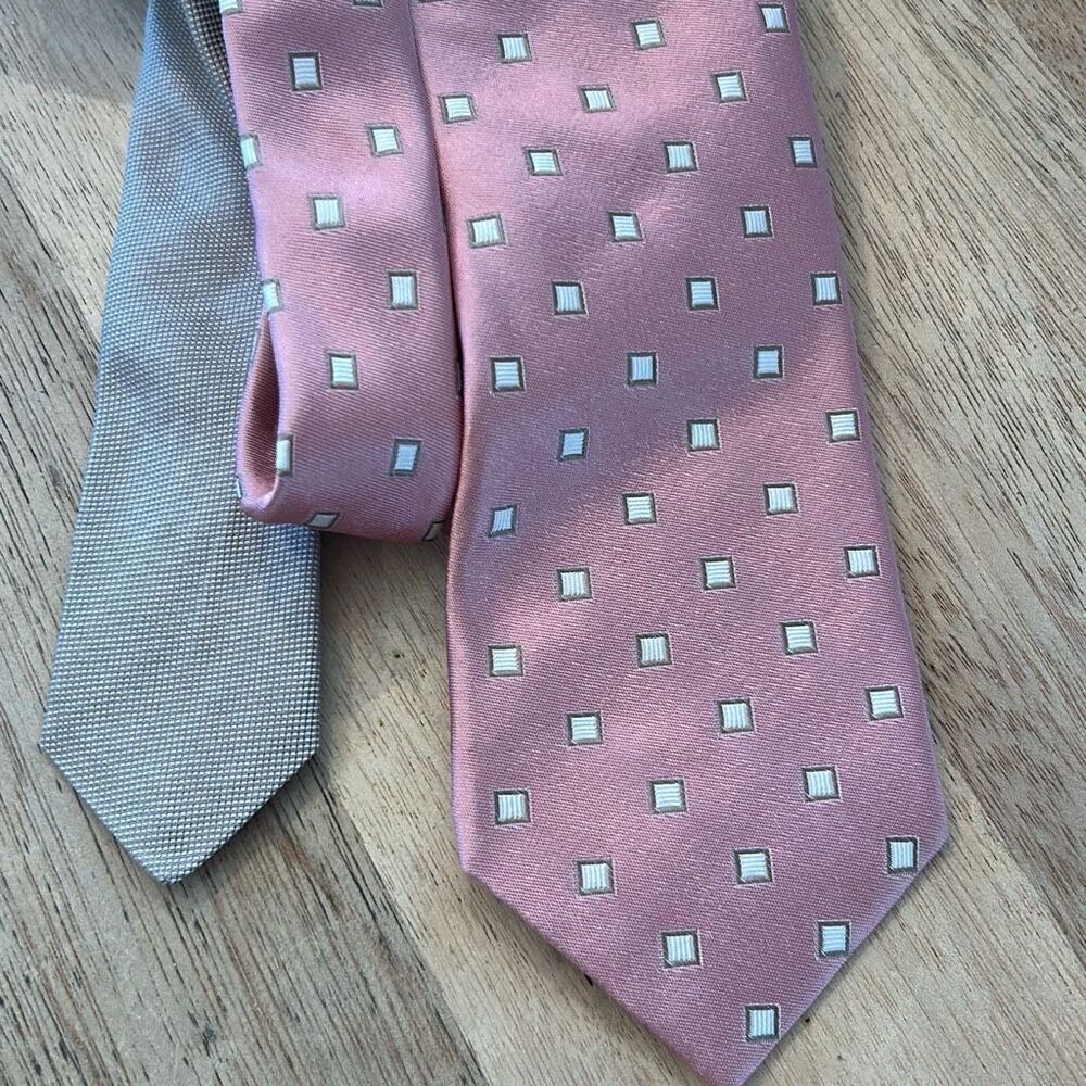 Saks Fifth Avenue pink and taupe printed tie with small squares tie 100% silk